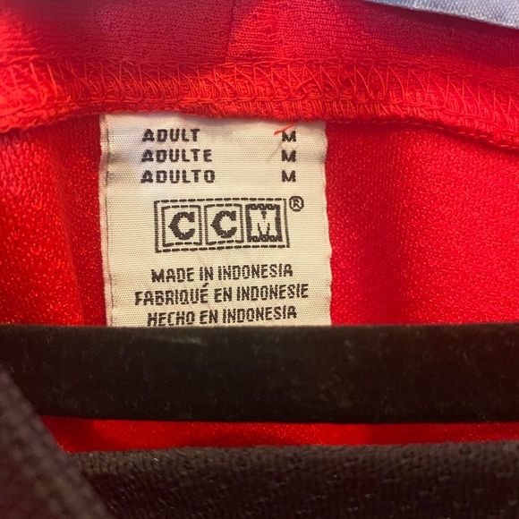 Adult Size M - CCM Calgary Flames Jersey - Picture 4 of 5